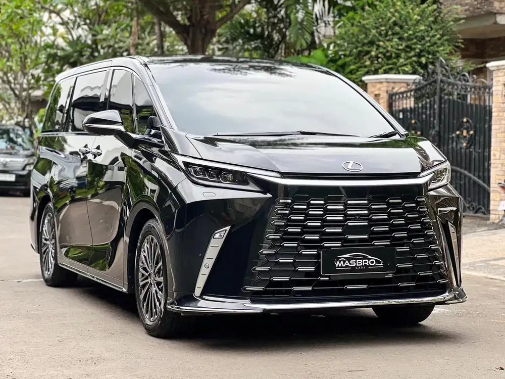 Lexus LM350h VIP 4seater 4rb KM 2024 brand new with second price