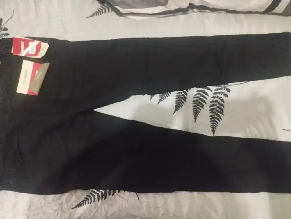 Celana panjang jeans hitam