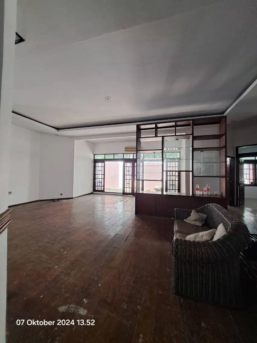 Disewa Rumah di Simprug Kebayoran jakarta siap huni (KNT)