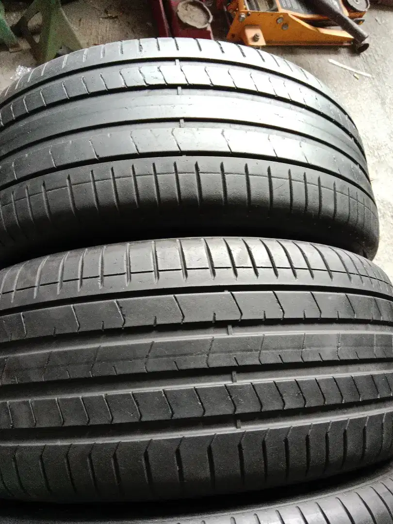 Pirelli pzero runflat 285 45 R21