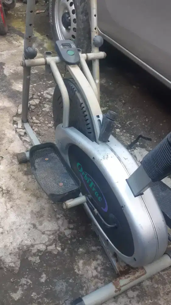 Alat olah raga sepeda statis