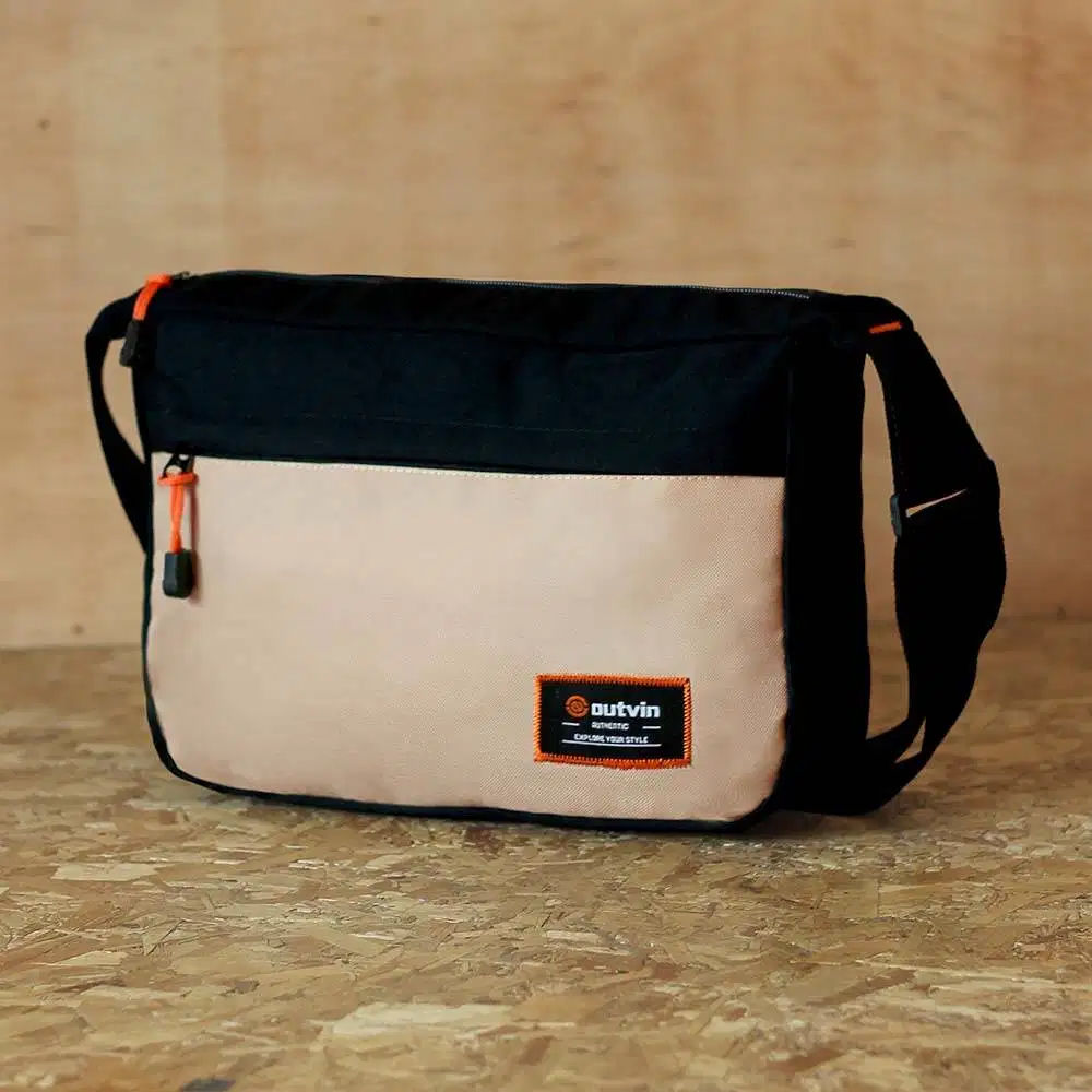 Outvin Tas Sling Bag Pria Outvin dengan Desain Eksklusif dan Tali Peng