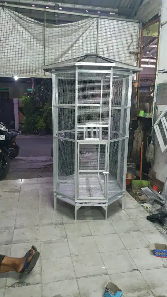 Kandang burung segi delapan
