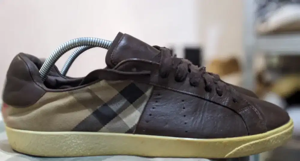 Sepatu burberry second