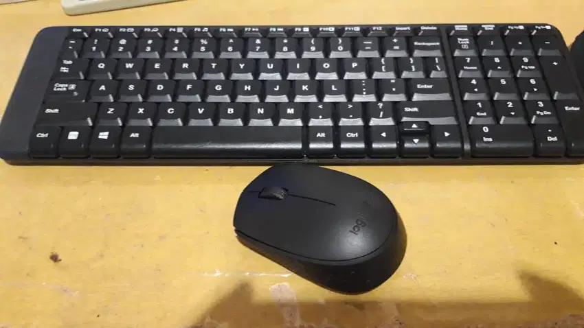Logitec K220 Keyboard & mouse