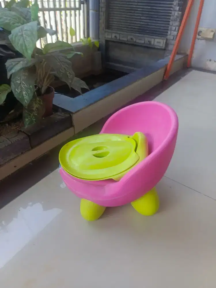 Potty belajar pipis anak bagus