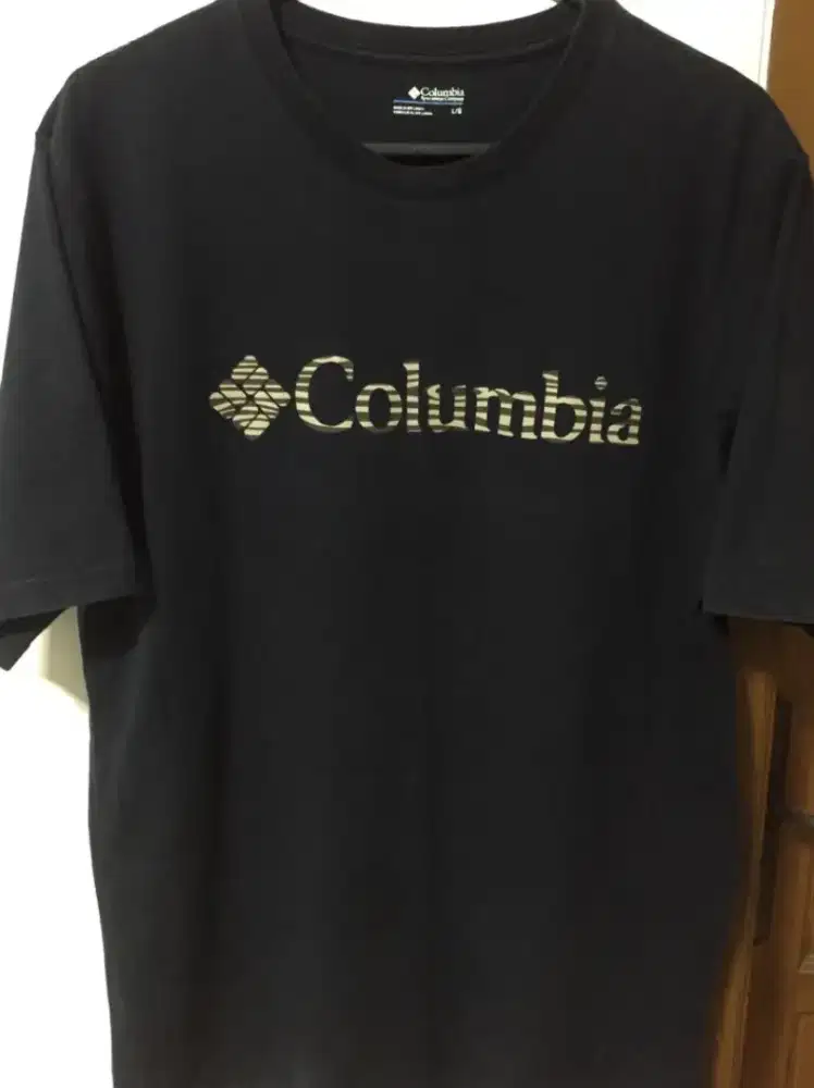 Kaos Keren branded black Columbia