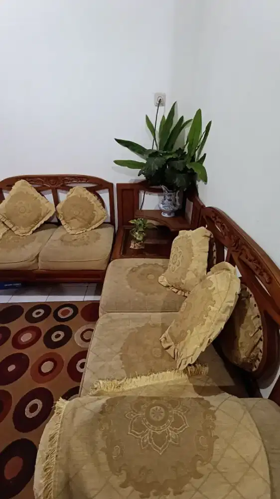 Sofa set dengan 2 meja