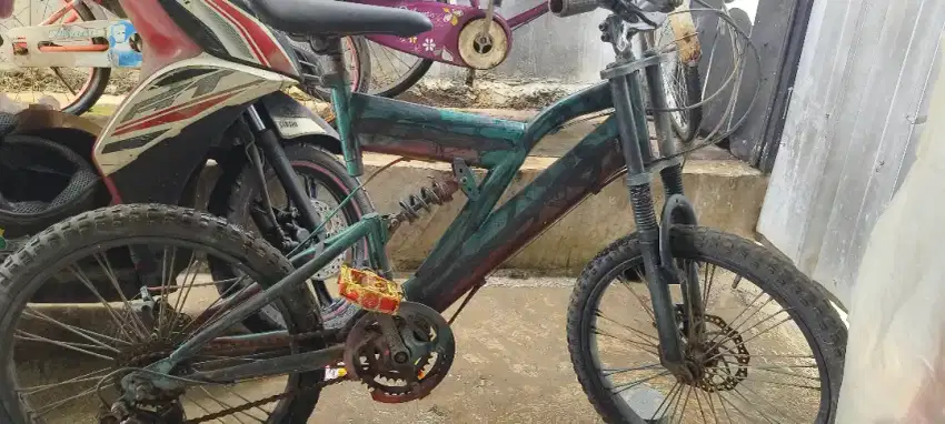 Jual speda ada 2 biji