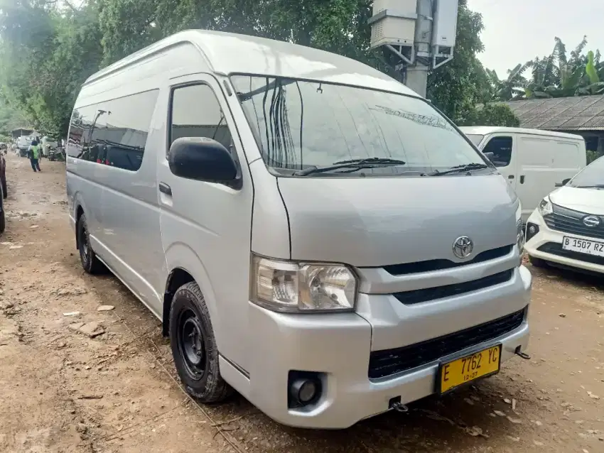 Toyota HIACE COMMUTER