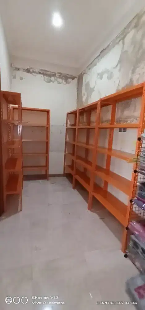 Besi rak gudang