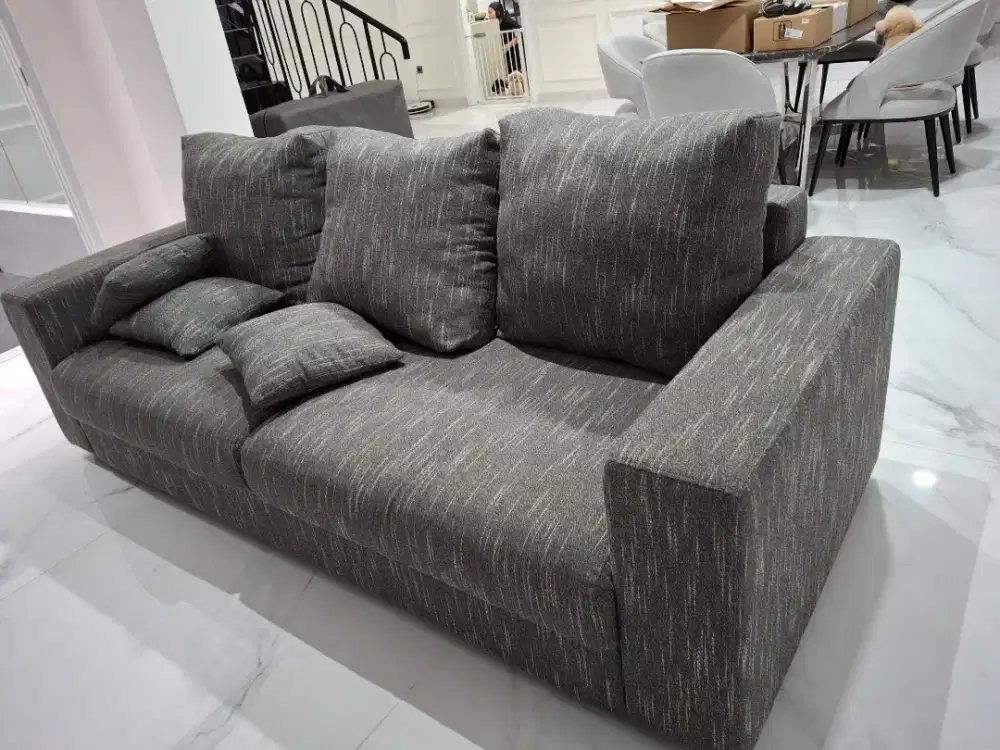 Sofa dari merk terkenal