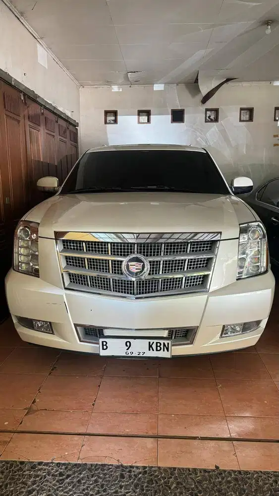 Cadillac Escalade 6.2 Platinum 2012 white putih Cadillac 2013 Jeep BU