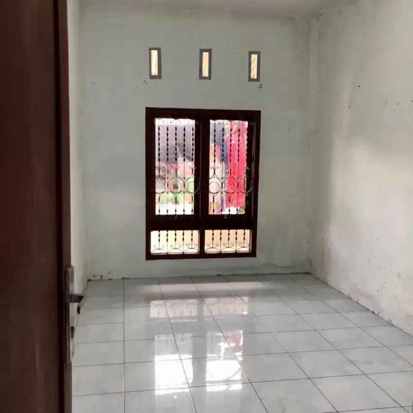 Dijual cepat butuh uang rumah 2 lantai