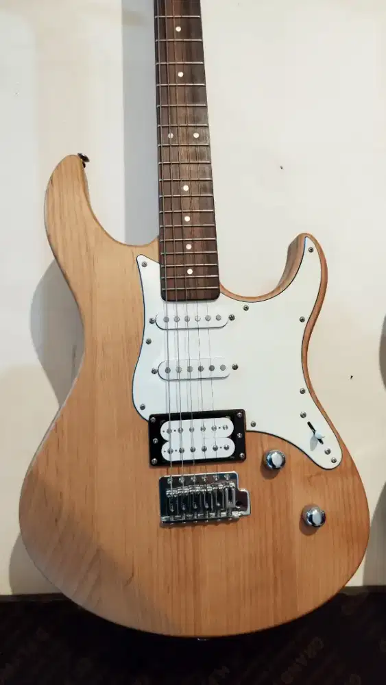 Yamaha Pacifica 112v Like new