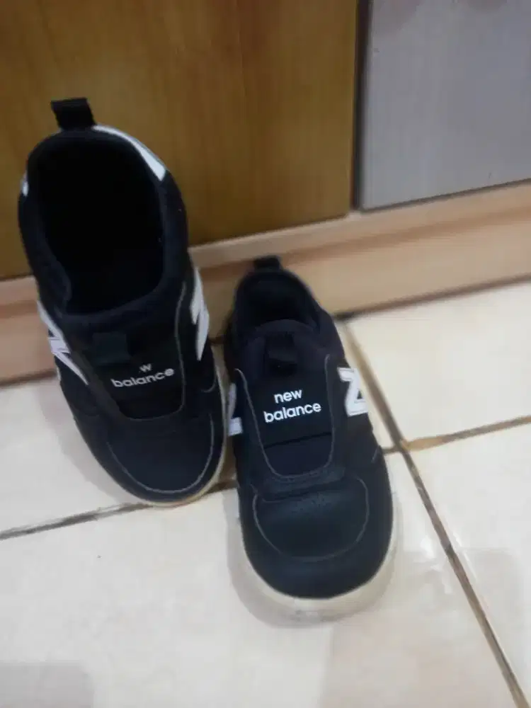 sepatu anak laki second new balance