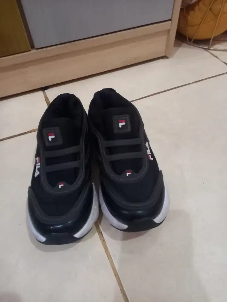sepatu anak laki second fila