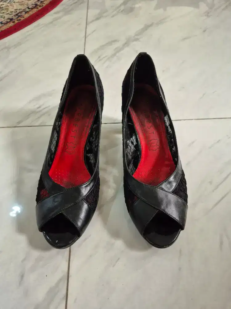 Sepatu Klasik Brokat