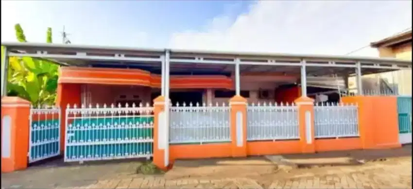 Jual Rumah Sudut  Besar Tengah Kota