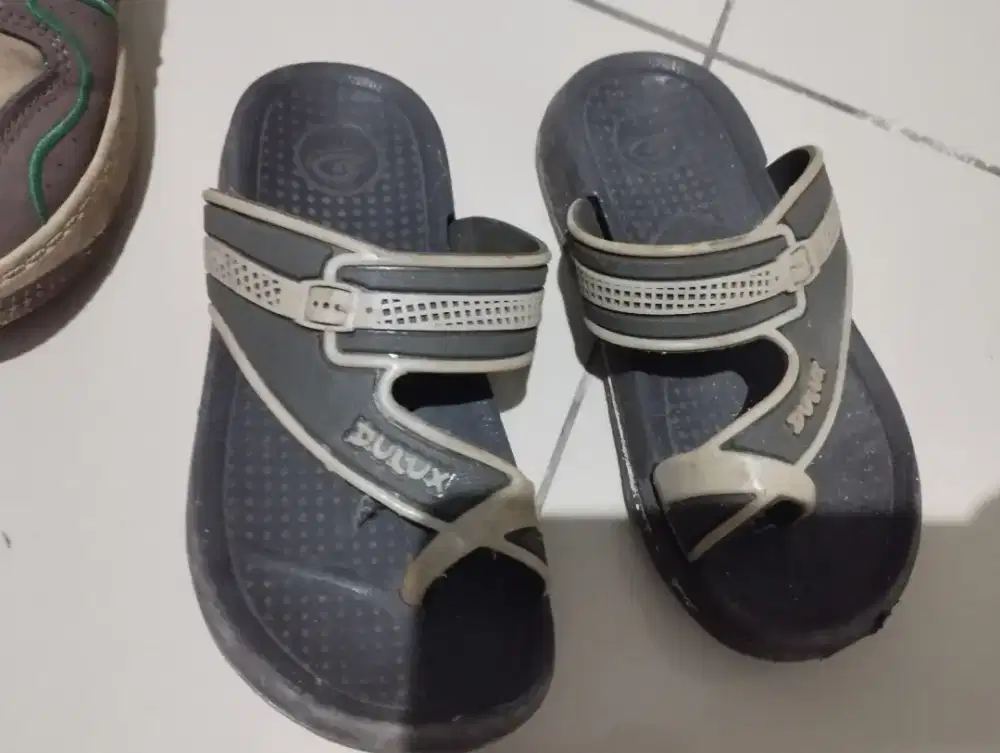 sepatu dan sandal anak