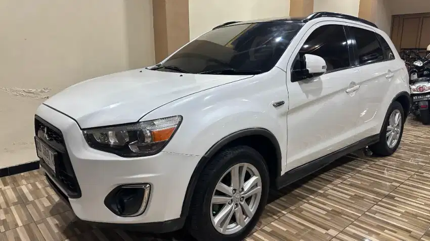 Outlander PX putih tahun 2014