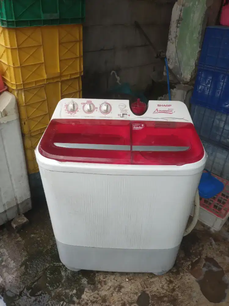 Di jual mesin cuci 2 tabung merek sharp