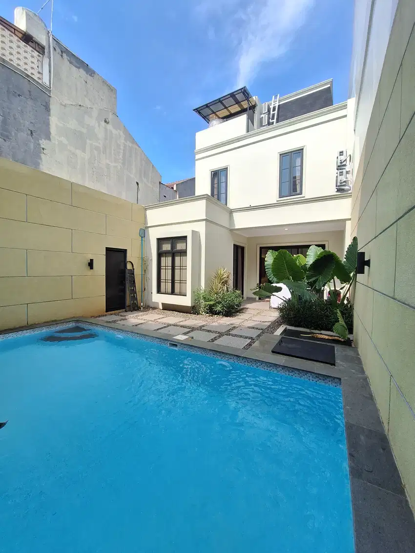 Rumah baru design classic di cempaka putih jakarta pusat