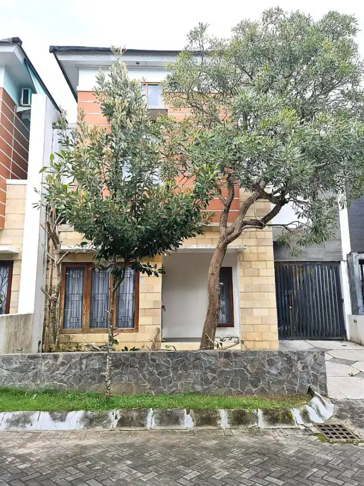 Dijual Rumah Nyaman dan Luas di Perumahan Royal Maguwo