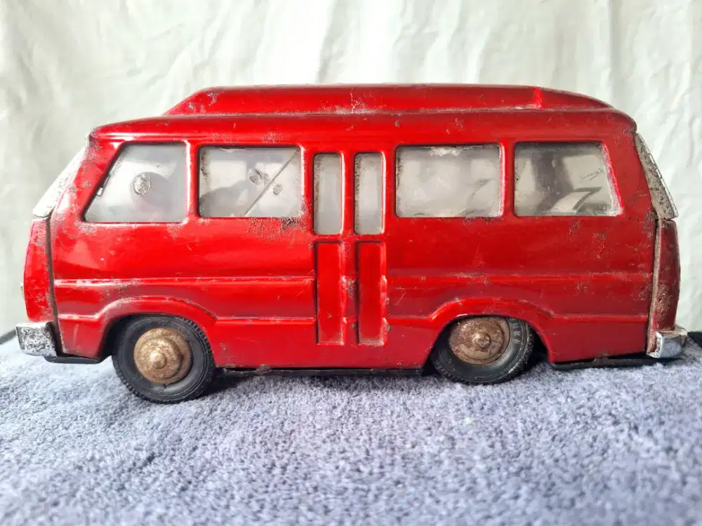 Tintoys Traveling Car