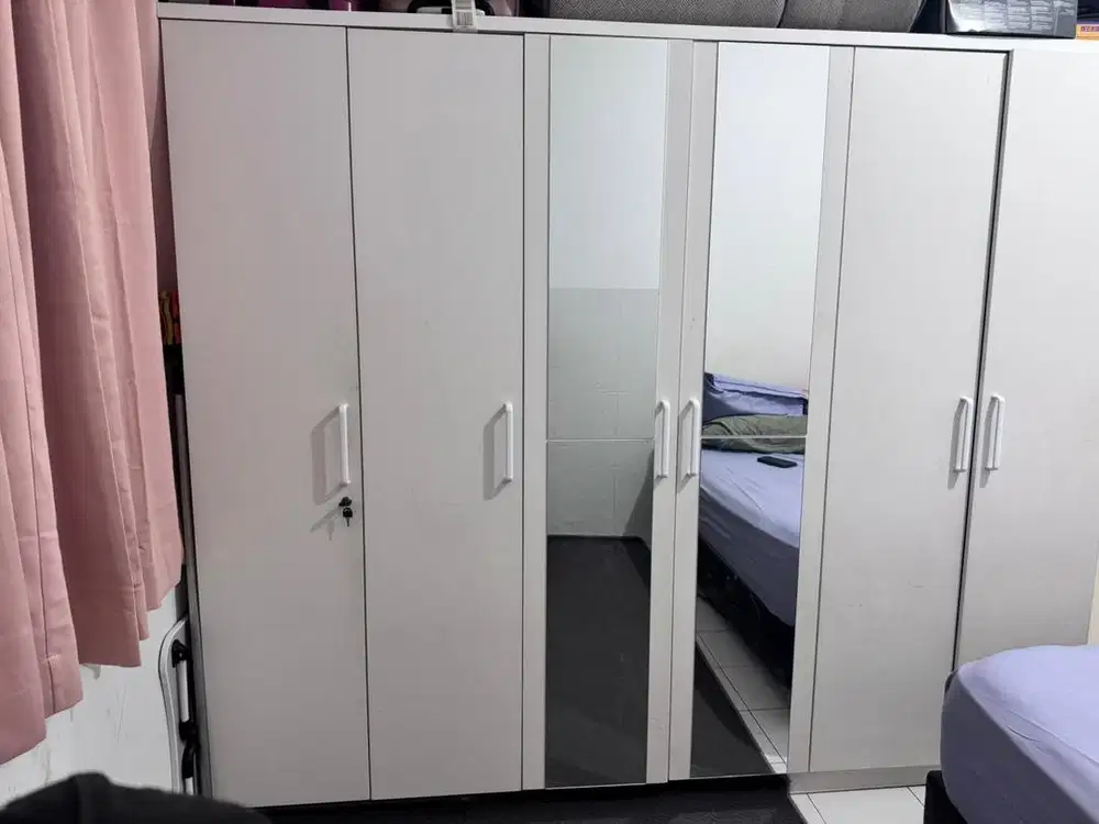 Lemari putih  6 pintu