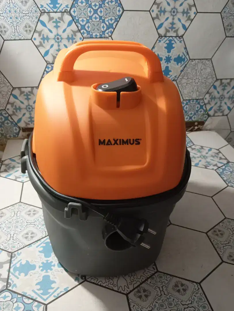 Vacuum Cleaner Maximus 10L wet and dry