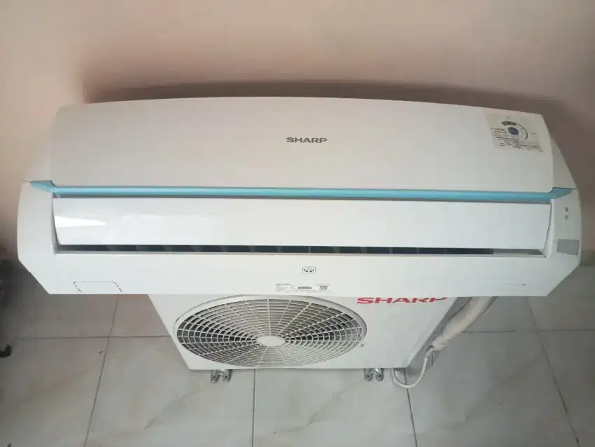 Sharp thailand 0,5pk bergaransi