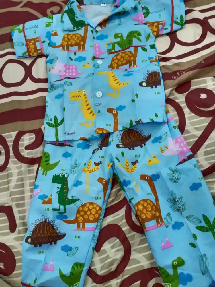 Set piyama anak cowo motif dino