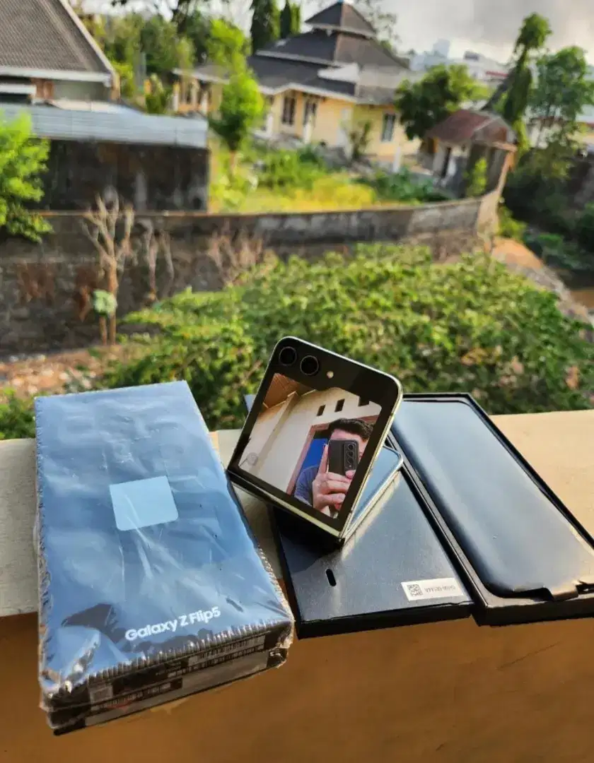 Samsung Galaxy Z Flip 5 256 GB 5G Kondisi Mulus Istimewa