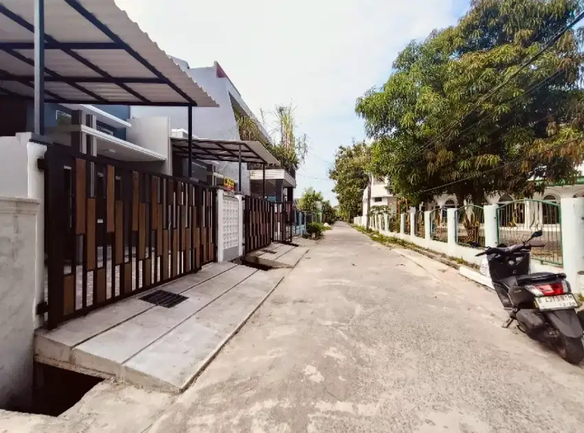 Rumah Bangunan Baru Komplek Dekat Sumarecon Bekasi
