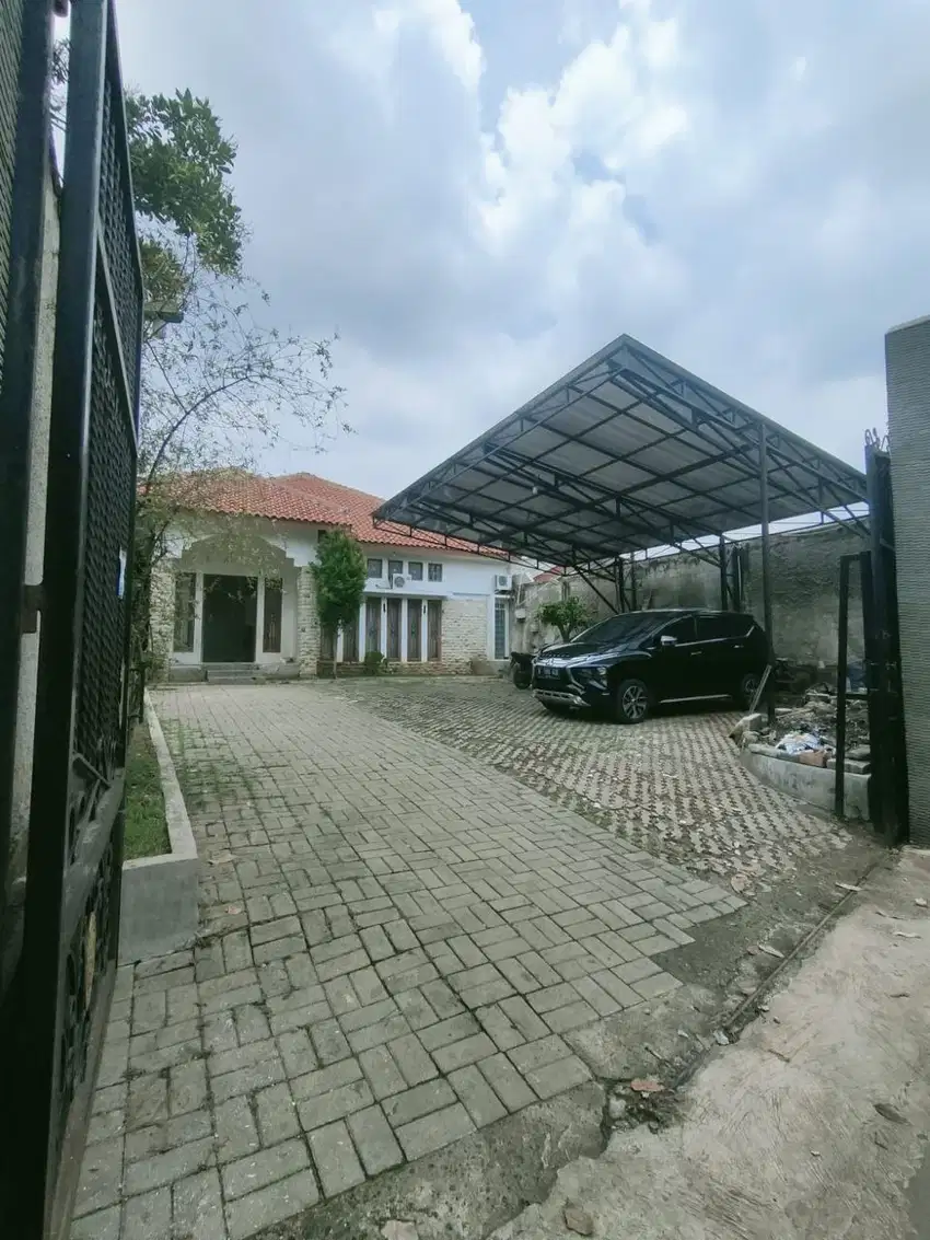 Dijual Murah Rumah Lux Luas Tanah 400m2 Dekat ke Jl.Raya Ciputat