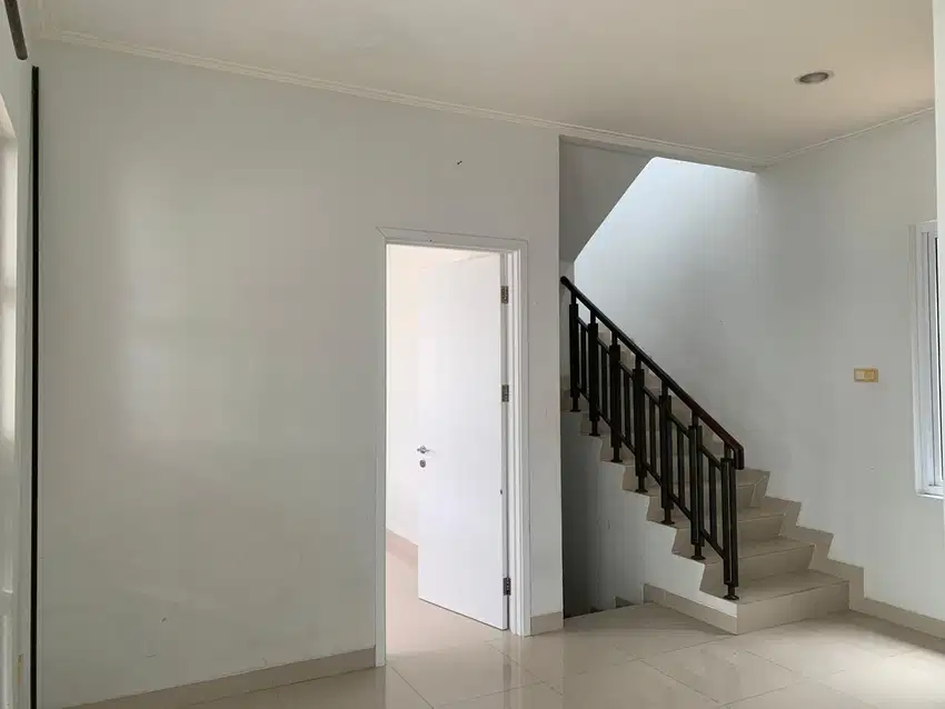Dijual Rumah 2 Lantai Siap Huni di Cibubur Country