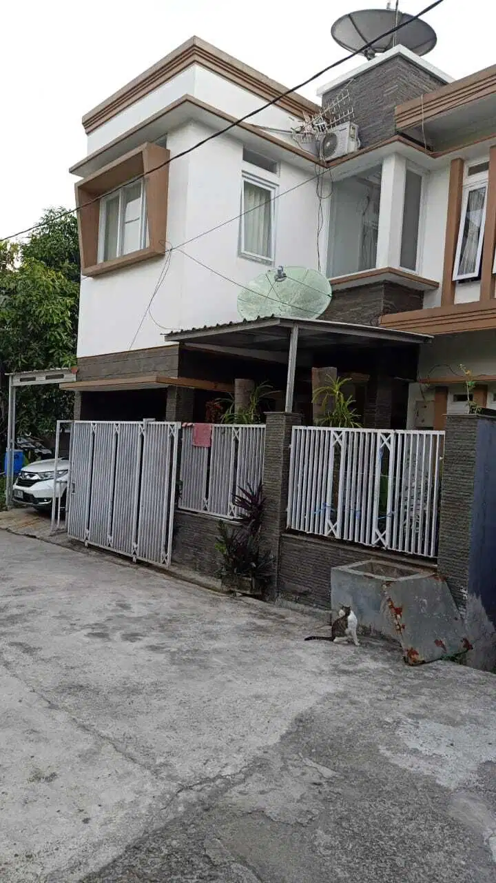 Rumah dengan fasilitas yang menarik di permata kopo1, sayati, margahay