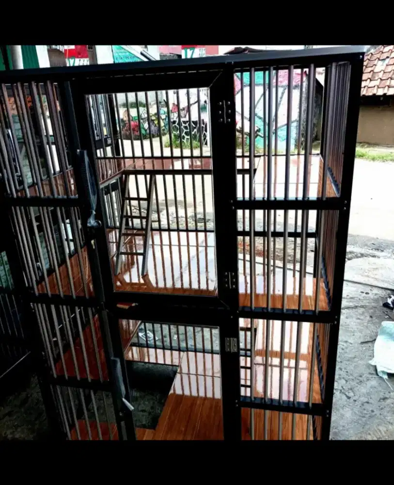 Kandang Tingkat Mezanine Letter U | Ubin Coklat