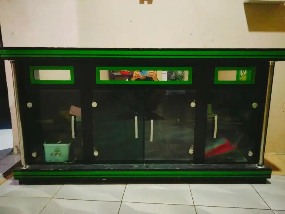 Meja tv kondisi masih bagus