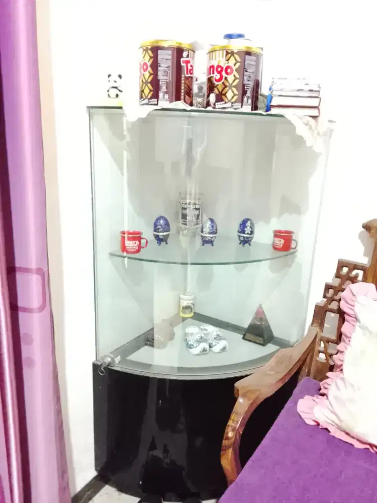 Dijual Lemari Kaca Hias