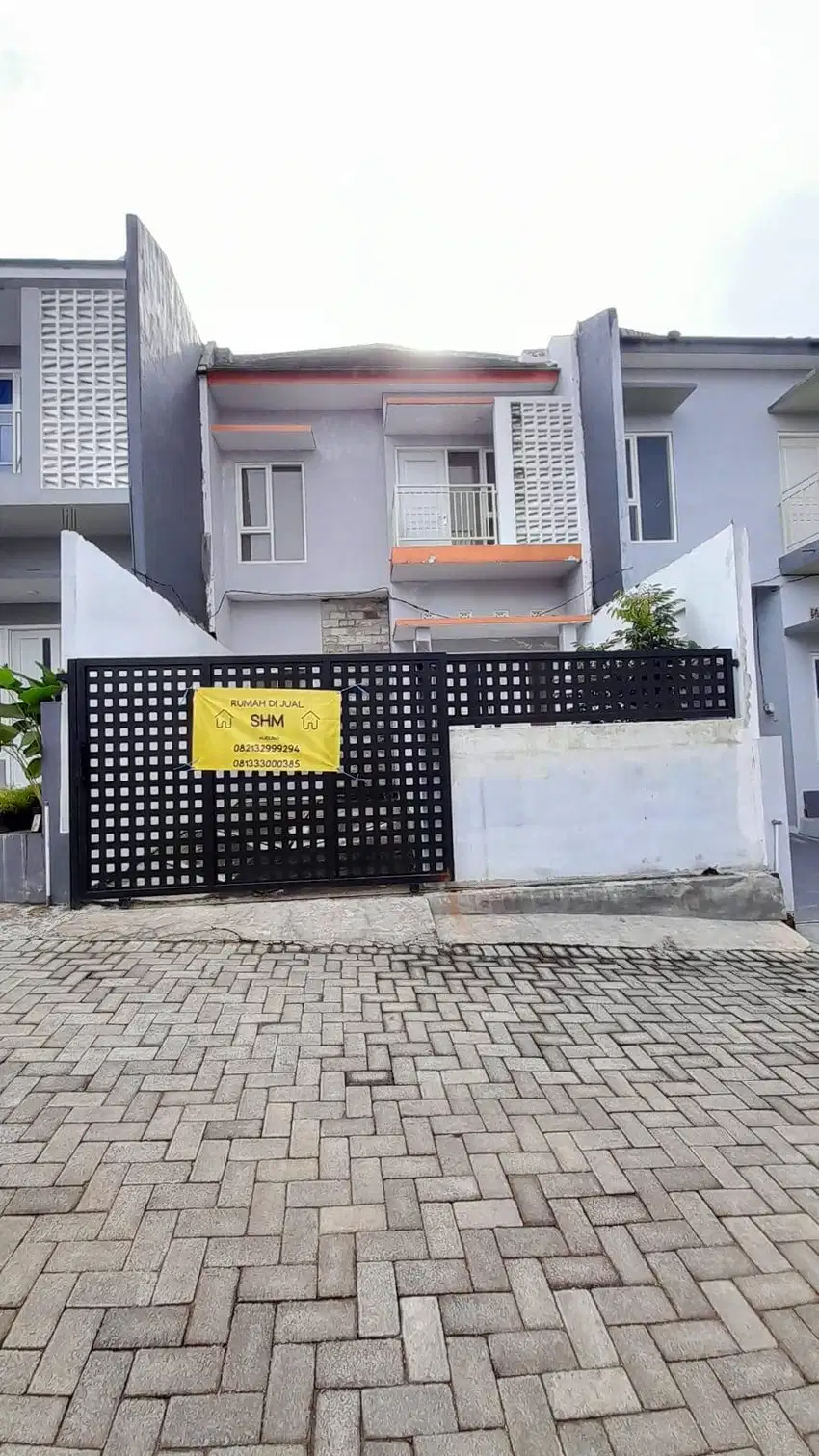 Rumah 2 Lantai, Bebas Banjir, SHM, Lokasi Strategis