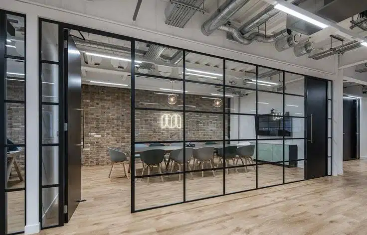 Partisi aluminium kaca untuk rumah, kantor, toko, dan gedung.