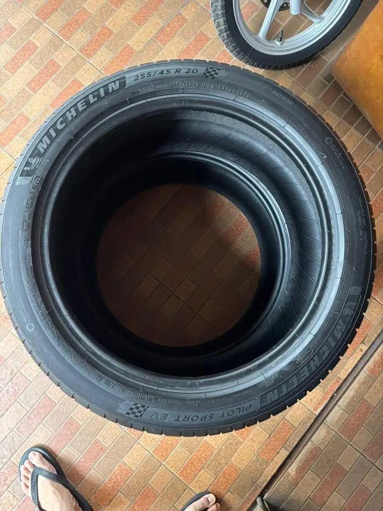 4 pcs Michelin Pilot Sport Ev 255/45 r20 th 2022/23, 1 ban like NEW