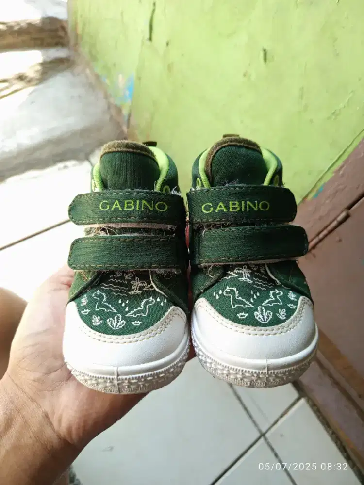Sepatu Gabino Dinosaurus