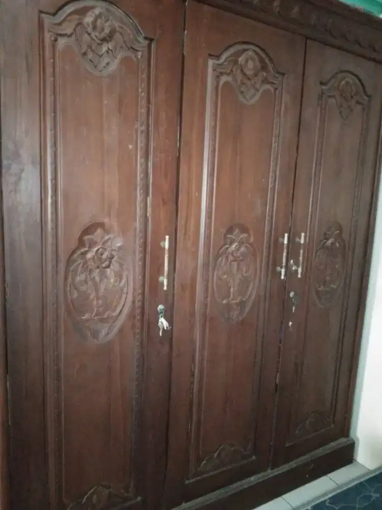 Lemari 3 pintu jati