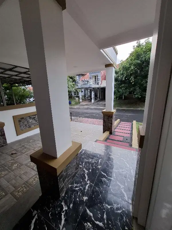 dijual rumah renovasi kota wisata 2,5 lantai