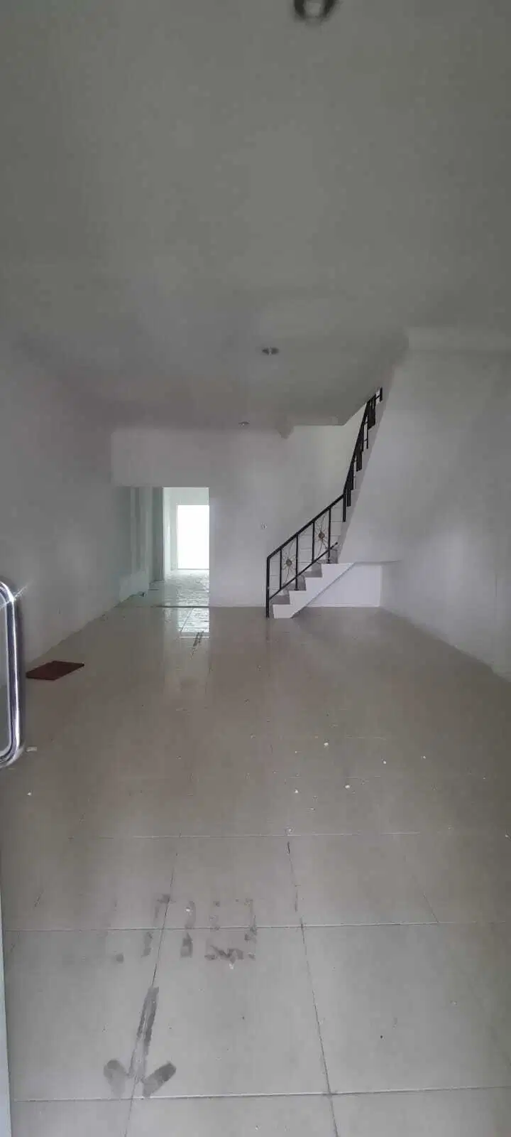 Dusewa Ruko 2,5 Lantai Bagus dan Strategis di Harapan Indah Regency