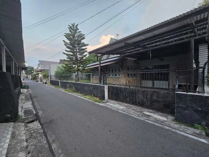 Rumah Hitung Tanah Strategis Dekat Jalan Yos Sudarso Serengan Solo