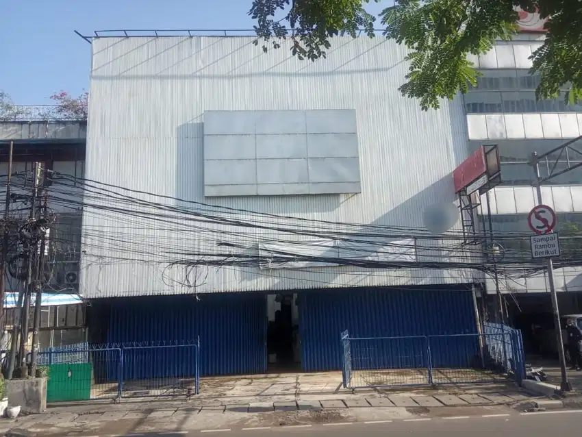 Ruko besar seperti gedung di samanhudi pasar baru